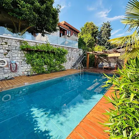 Family With Garden And Amaizing View To לוגאנו