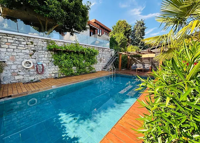 Family With Garden And Amaizing View To לוגאנו